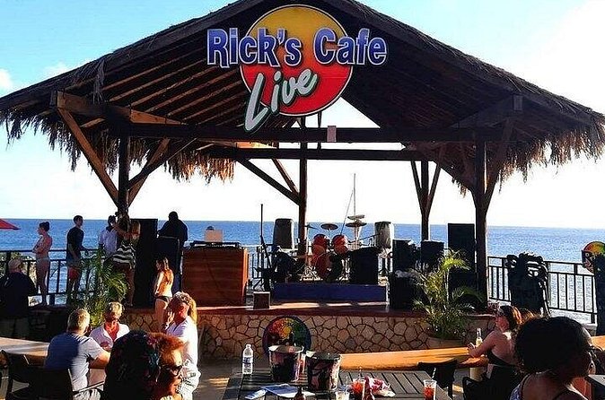 3 to 5 Hour Private Herbal Tour Shopping and Dinner at Ricks Cafe - Arriving at Rick’s Cafe for food and cliff views