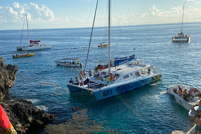 4 Hours Party Boat Catamaran Cruise in Negril - The snorkeling stop before Rick’s Cafe