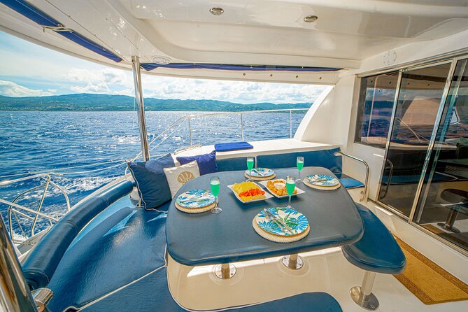 4hr Private Luxury Yacht with Snorkeling, DJ, Bar, Food - Cruising along Montego Bay’s Jamaican coast
