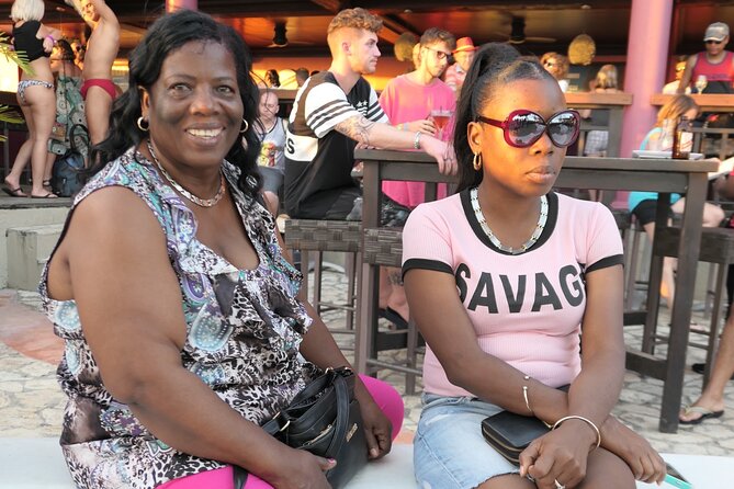 7 Mile Beach & Ricks Cafe with free Shopping experience - Watching the action at Rick’s Cafe