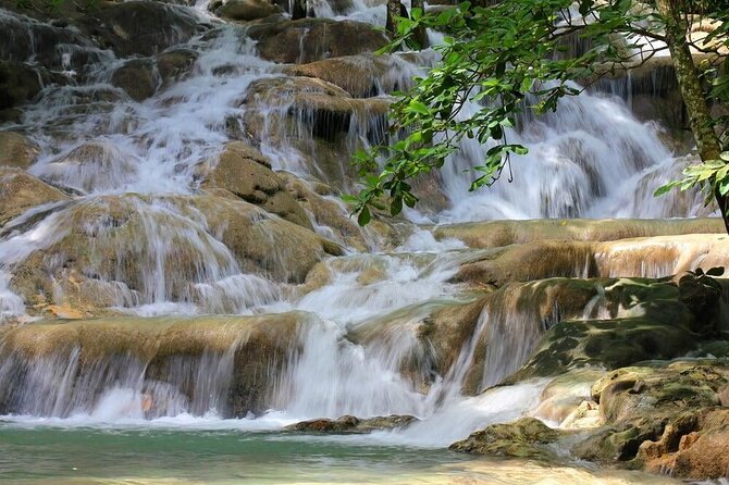 Action Pack Combo: Blue hole, river tubing and Dunn's River Falls - Practical tips for a smoother morning