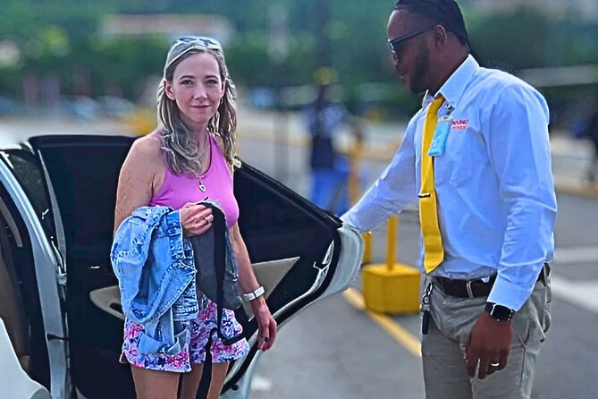 Airport Shuttle from Montego Bay (MBJ) to Hotel - Finding Desk 8 after customs at Sangster Airport