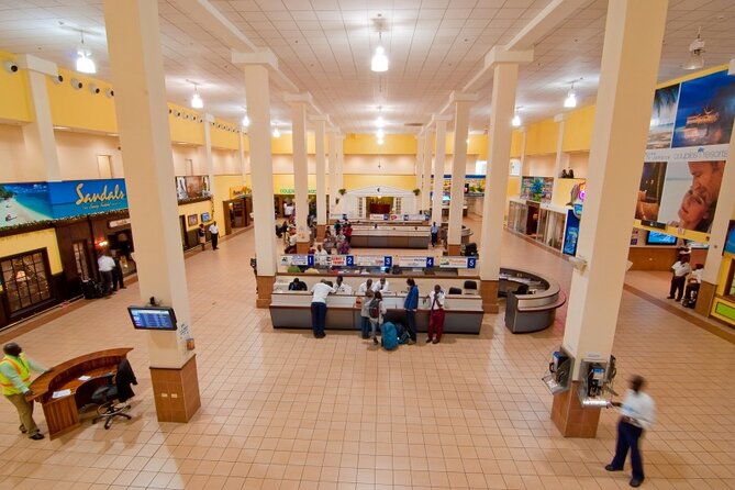 Airport Shuttle from Montego Bay (MBJ) to Hotel - What the hotel drop-off feels like