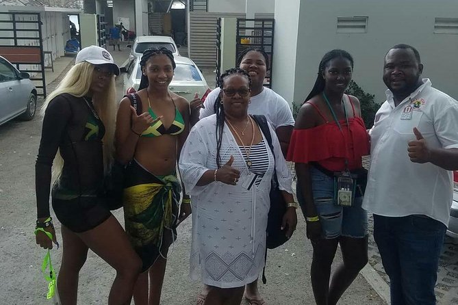 Airport Transfer To Riu Hotel Ocho Rios - Meeting your driver at Sangster International Airport