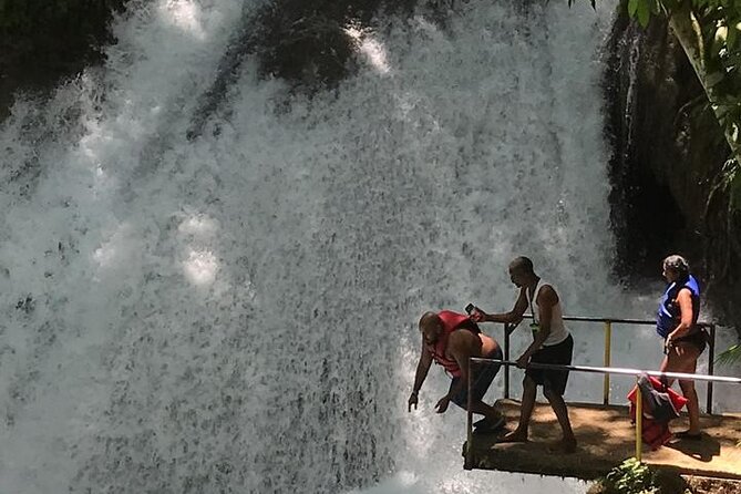 Bamboo Rafting with lime stone - Arriving at the Lethe River from Montego Bay