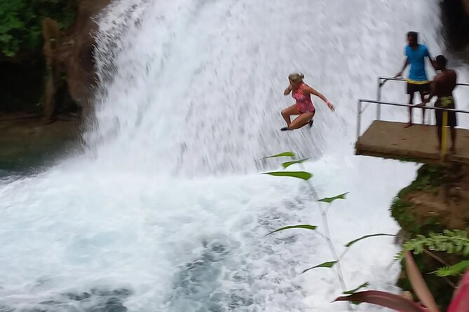 Blue Hole Adventure Ocho Rios. - The mini pool and its cannonball jump