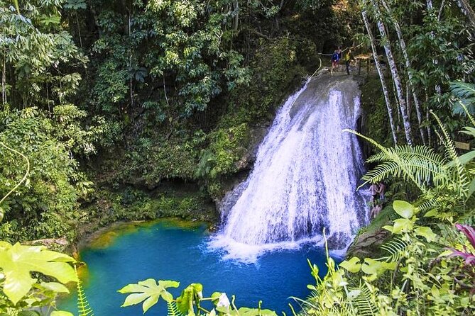 Blue Hole and Horse back riding - Guides who add warmth and local context