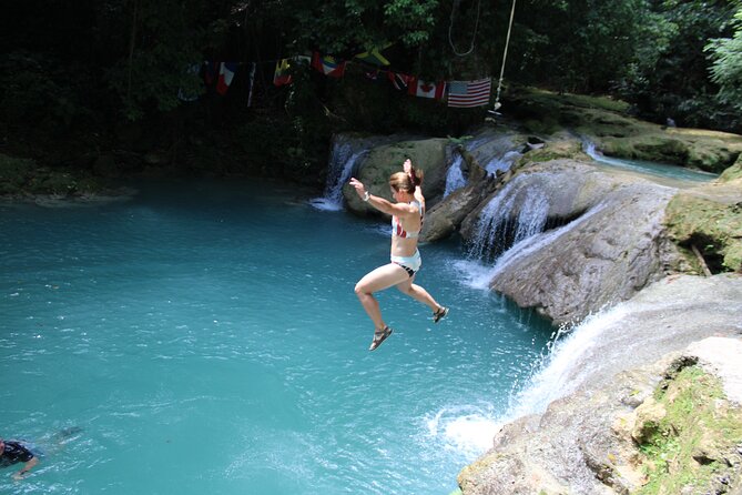Blue Hole and River Tubing From Ocho Rios Includes Entry Fees - What the private format adds