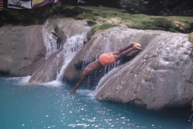 Blue Hole and Shopping in Ochi Rios - Why Richardo’s personal service matters
