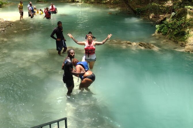 Blue Hole and Shopping in Ocho Rios Jamaica - Shopping after the water activity