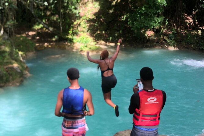 Blue Hole and Sightseeing Tour from Falmouth - Ocho Rios shopping and Jamaican food