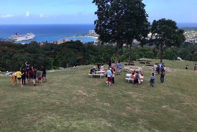 Blue Hole and Sightseeing Tour from Ocho Rios - Blue Hole compared with Dunn’s River Falls