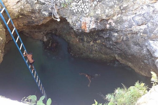 Blue Hole Mineral Spring and Rick's Cafe - The road from Montego Bay to Little Bay