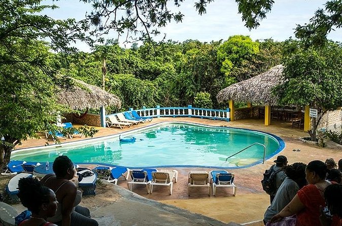 Blue Hole Mineral Spring and Rick's Cafe - Rick’s Cafe and the famous Negril cliff