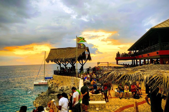 Blue Hole Mineral Spring, Ricks Cafe, 7 Mile Beach and Shopping Private Tour - Why this private Negril day works