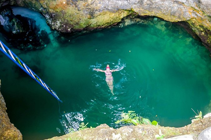 Blue Hole Mineral Spring, Ricks Cafe, 7 Mile Beach and Shopping Private Tour - Rick’s Cafe: sunset, music, and cliff jumping