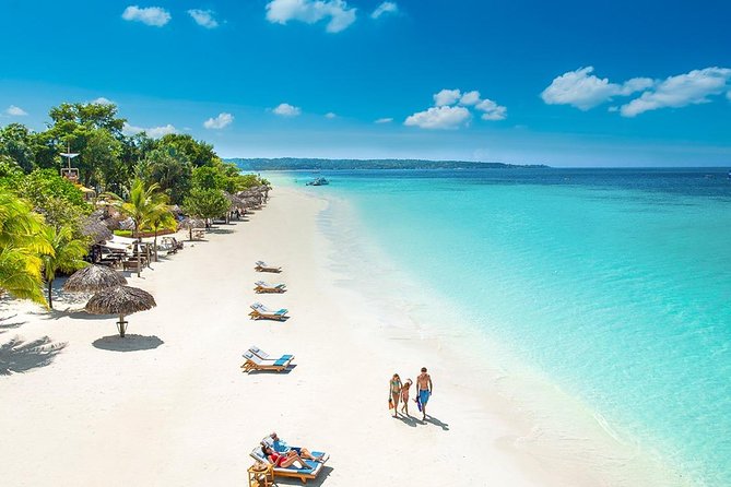 Blue Hole Mineral Spring, Ricks Cafe, 7 Mile Beach and Shopping Private Tour - Who should book this Negril tour?