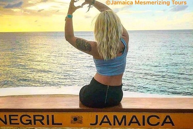 Blue Hole Mineral Spring, Seven Mile Beach, Ricks Cafe/ Shopping Private Tour - Blue Hole Mineral Spring: a dramatic first stop