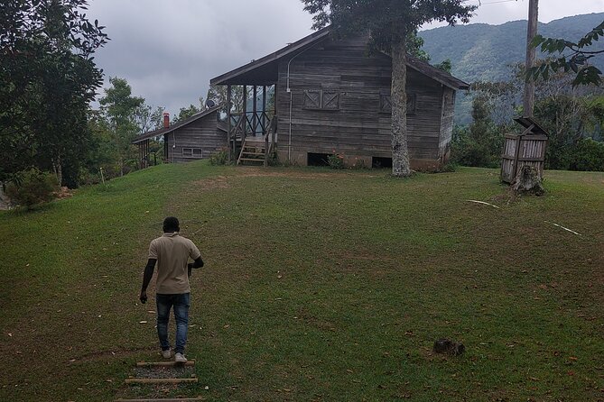 Blue Mountain Sight-Seeing & Nature Trail Hike with Private Guide - Newcastle and its military past