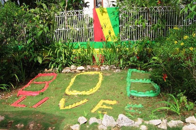 Bob Marley Nine Mile Tour from Ocho Rios - Paying respects at the family mausoleum
