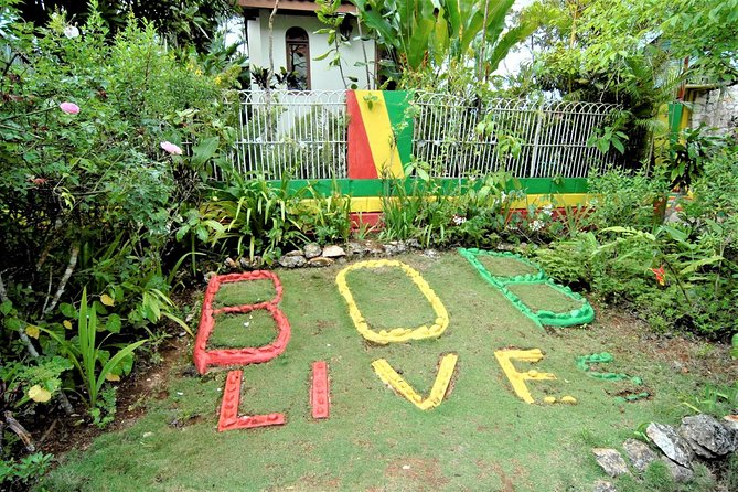 Bob Marley's Nine Mile Day-Trip w/Admission & Guided Tour from Grand Palladium - Rose Hall Great House near Montego Bay