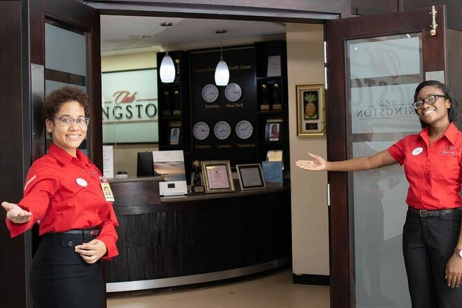 Club Kingston VIP Lounge & Priority Entry at Norman Manley - The food: Jamaican flavor with some limits