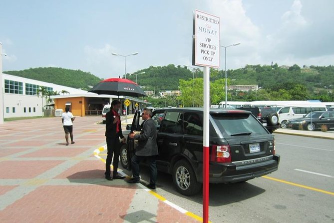 Club Mobay Fast Track Lounge with Private Airport Shuttle - Private transfers and the reality of the ride