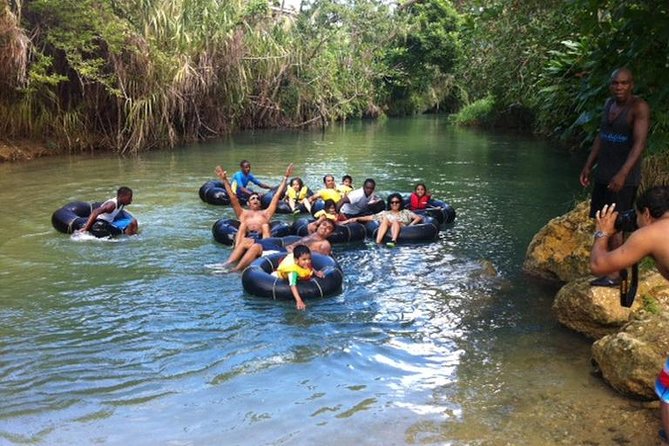 Dunn's River Falls and Tubing Combo Tour from Ocho Rios - From Ocho Rios pickup to Jamaican road commentary