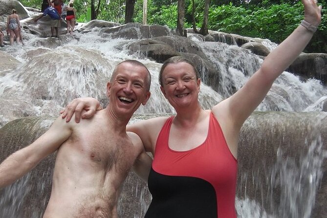Dunn's River Falls Climb and Beach Include Entry Fee (ᵔᵕᵔ) - Climbing the 600-foot waterfall