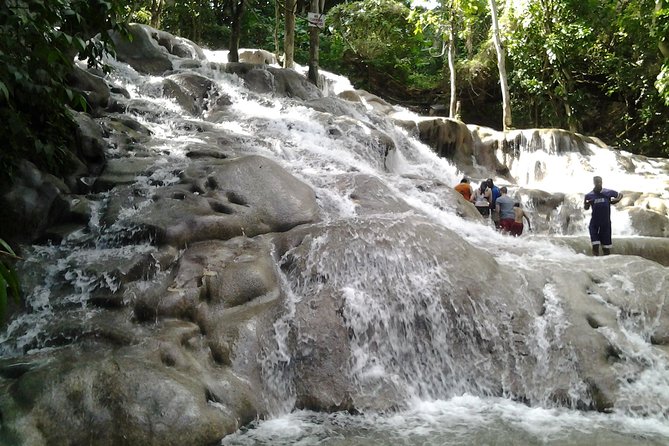 Dunn's River Falls excursion from Montego Bay - The optional lunch stop on the return