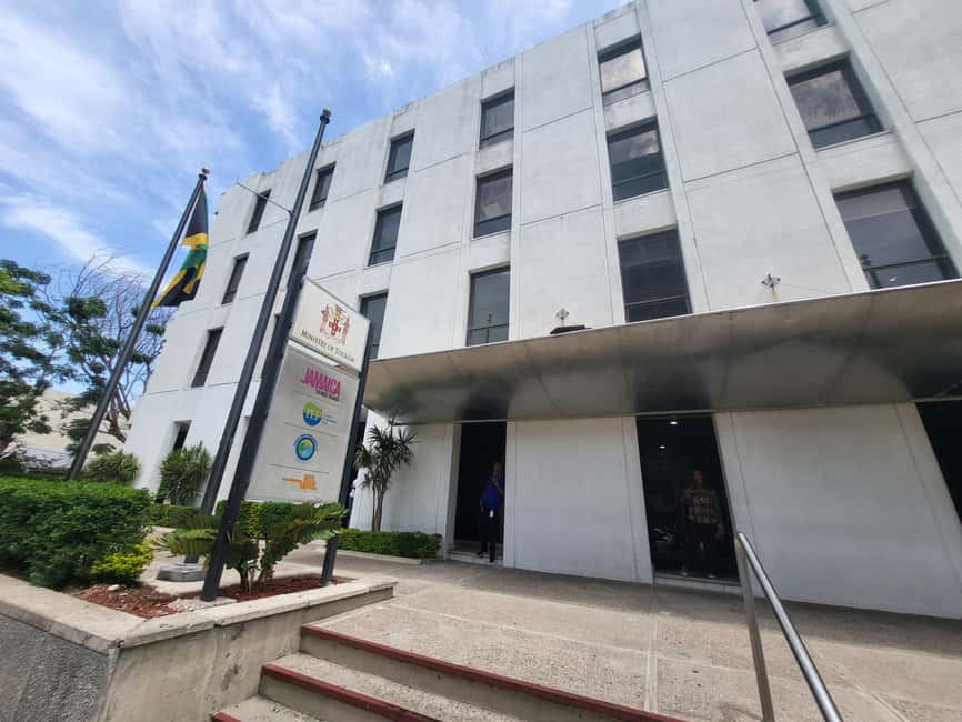 Explore Downtown Kingston and New Kingston: - Key points at a glance