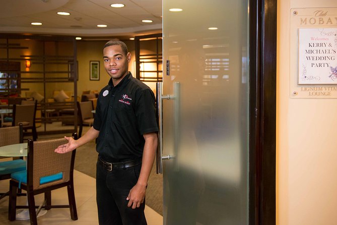 First Class Lounge, Fast Track & Round Trip Private Airport Transport Package - The arrival lounge: a short pause before the road