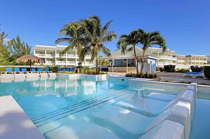 Grand Palladium and Lady Hamilton Private Airport Transfer - What the driver adds to a simple transfer