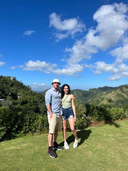 Kingston Blue Mountains Tour with Coffee Tasting - Walking through the coffee estate
