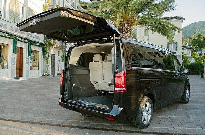 Kingston to Ocho Rios Round Trip Transfer - Stops for food, photos, and shopping