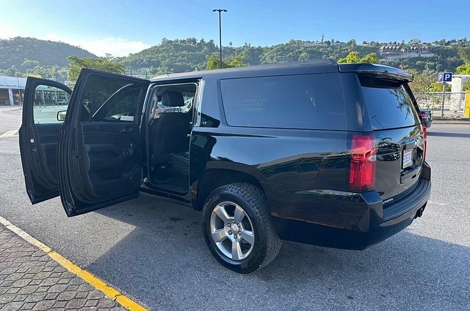 Luxury Montego Bay Airport Transfers - Leaving Sangster Airport without the usual shuttle wait