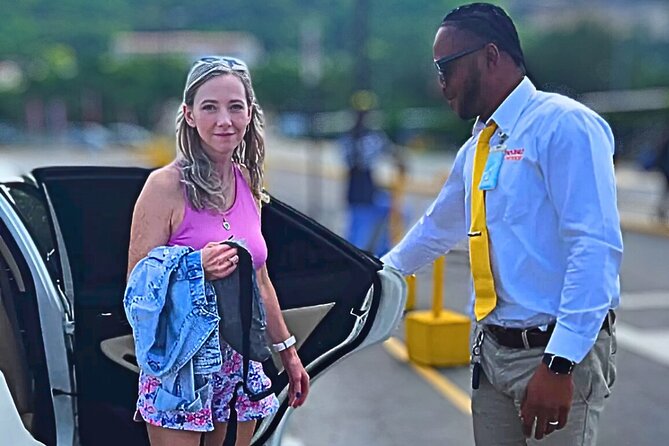 Montego Bay Airport (MBJ) Transfer One-Way or Round-Trip to Hotel - From Sangster Airport to your Jamaican hotel
