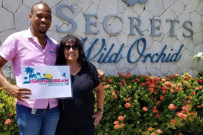 Montego Bay Airport Private Taxi: Secrets St James/ Wild Orchid - Landing at Sangster International Airport