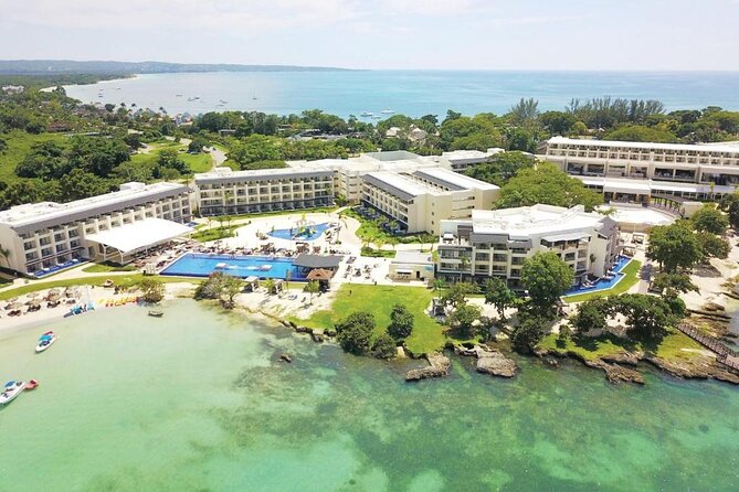 Montego Bay Airport Private Taxi to Royalton Negril - Private service means your group sets the pace