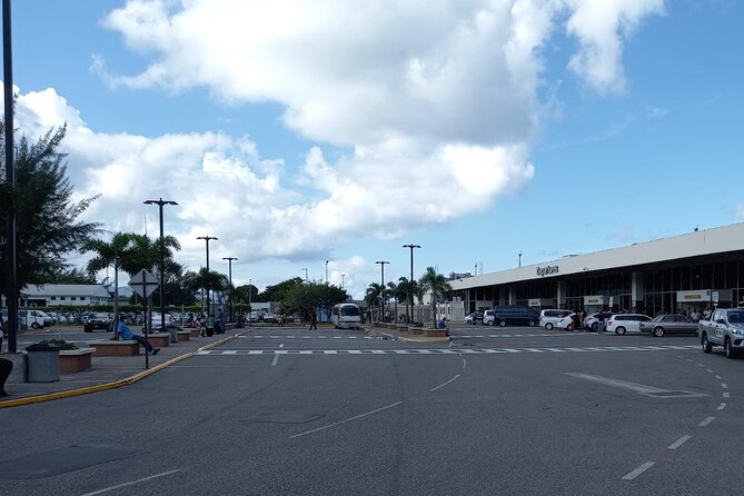 Montego Bay Airport Transfer to Ocho Rios and Runnaway Bay Hotels(Private) - Bottled water, Red Stripe, and a flexible stop