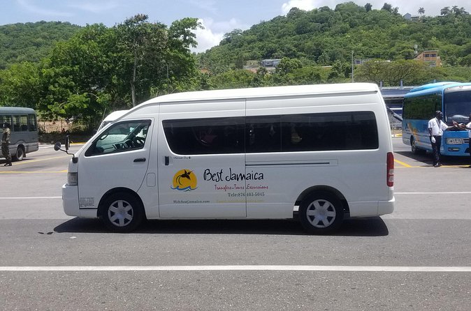 Montego Bay Airport Transfers to Hilton Rose Hall - What the airport-to-resort sequence feels like