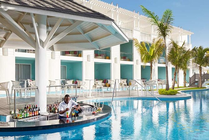 Montego Bay Airport Transfers to Negril Hotels Jamaica - Meeting your driver at Montego Bay Airport