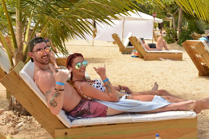 Montego Bay: Bamboo Beach Club VIP Access with Lunch & Cocktails - The four-course Jamaican lunch