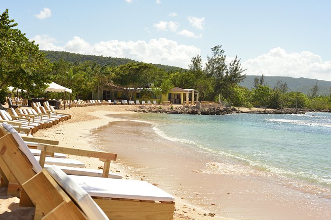 Montego Bay: Bamboo Beach Club VIP Access with Lunch & Cocktails - Arriving at Bamboo Beach Club