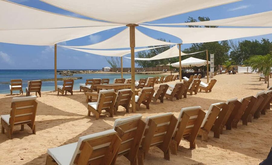 Montego Bay: Dunn's River Falls & Lunch at Bamboo Beach Club - Who should book this Jamaican combination tour?