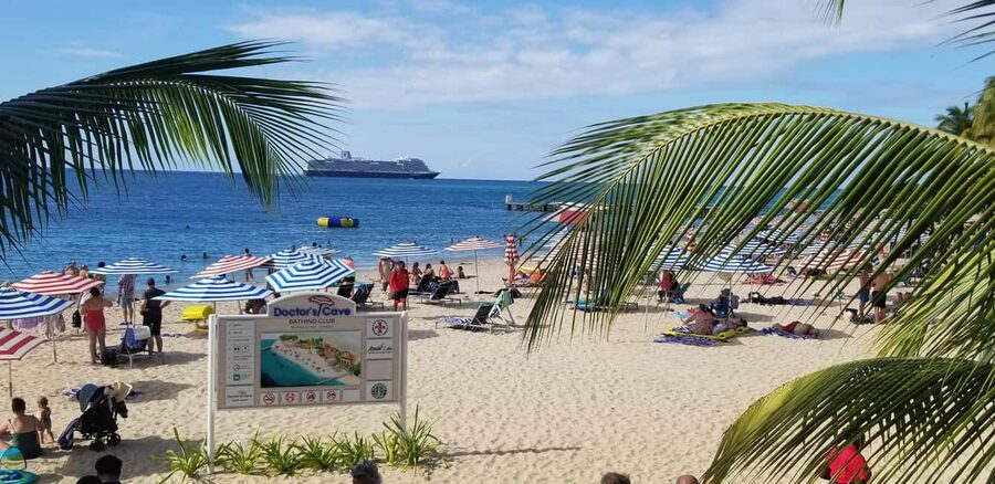 Montego Bay Excursion and Beach - A local food market for a closer look at daily life