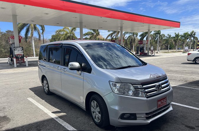 Montego Bay Hotels Airport/Cruise Port Transfers - Seeing the Hip Strip from the back seat