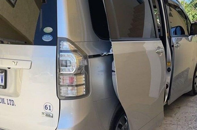 Montego Bay Private Airport Transfers - Round Trip - Private service and group comfort