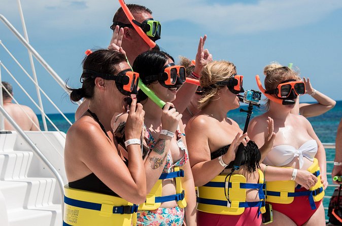 Negril Highlights Catamaran Cruise With Stop At Margaritaville - What to pack for the boat and beach