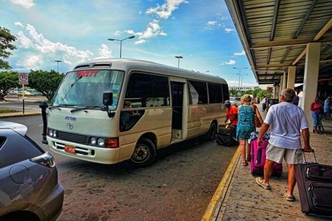 Negril Hotels Transfers to Montego Bay Airport - The road to MBJ: comfort, conversation, and choice